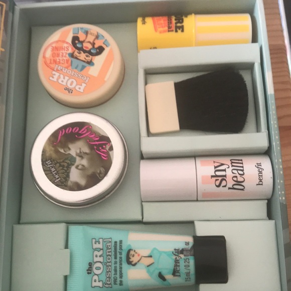 Makeup - Picture 2 of 4